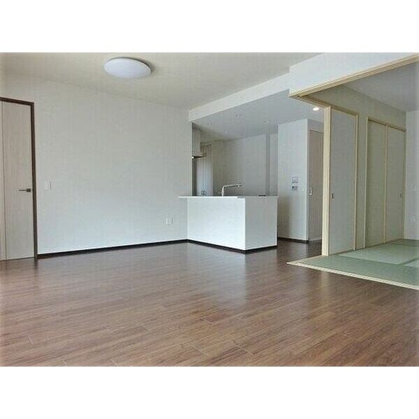 ミリカ・ヒルズ 2街区の物件内観写真