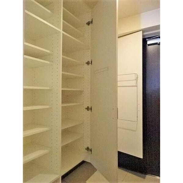 ミリカ・ヒルズ 2街区の物件内観写真