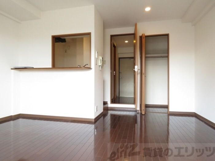 ラトゥール江坂の物件内観写真