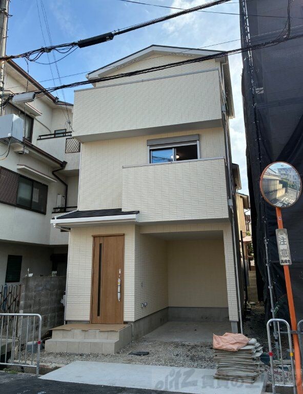 ファミリエ如是A棟の物件外観写真