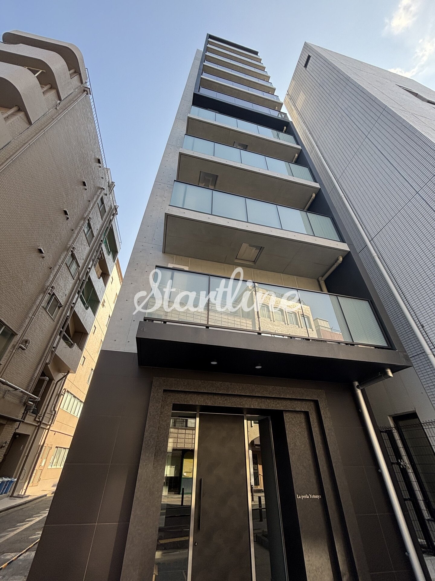 ラペルラ四谷(La Perla Yotsuya)の物件外観写真