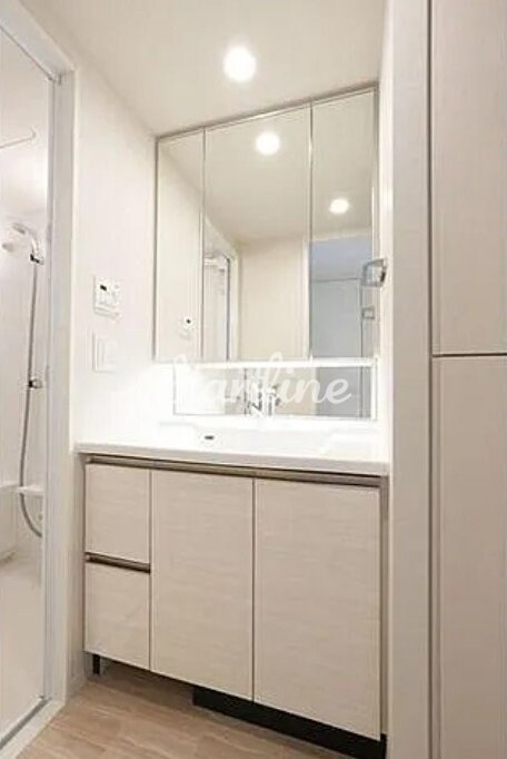 コンフォリア東新宿の物件内観写真