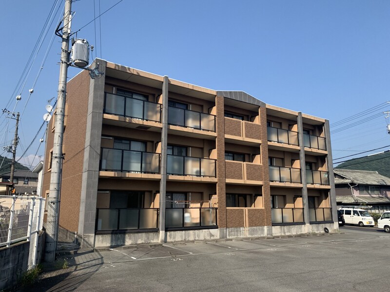 上野マンションの物件外観写真