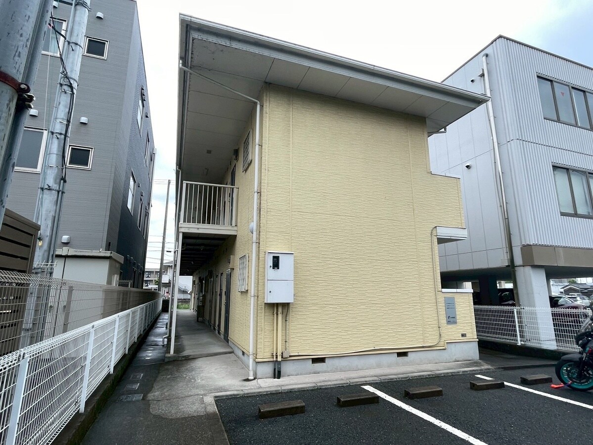 フラッツネオシティーの物件外観写真