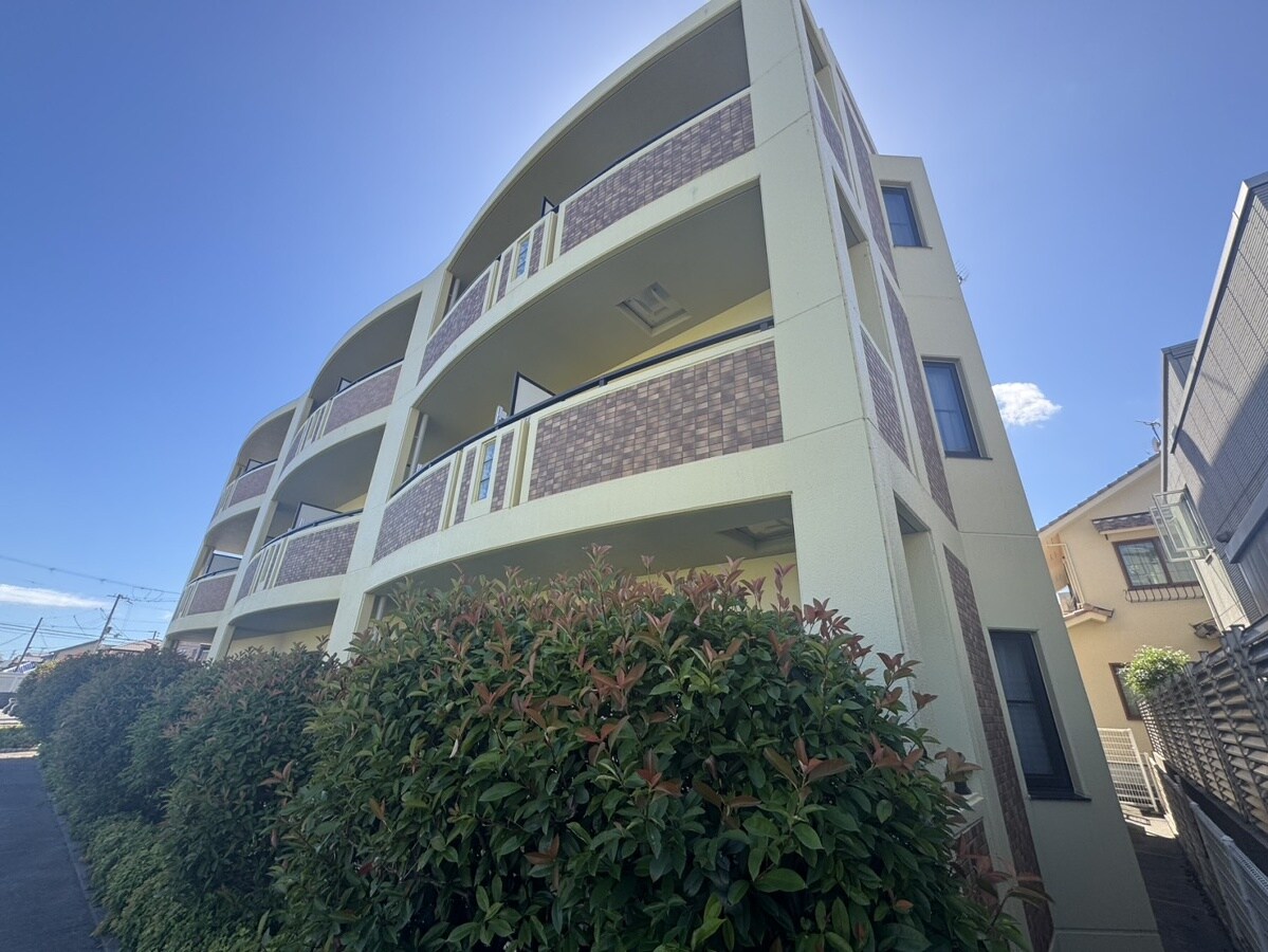 ジュネス・アビタシオンの物件外観写真