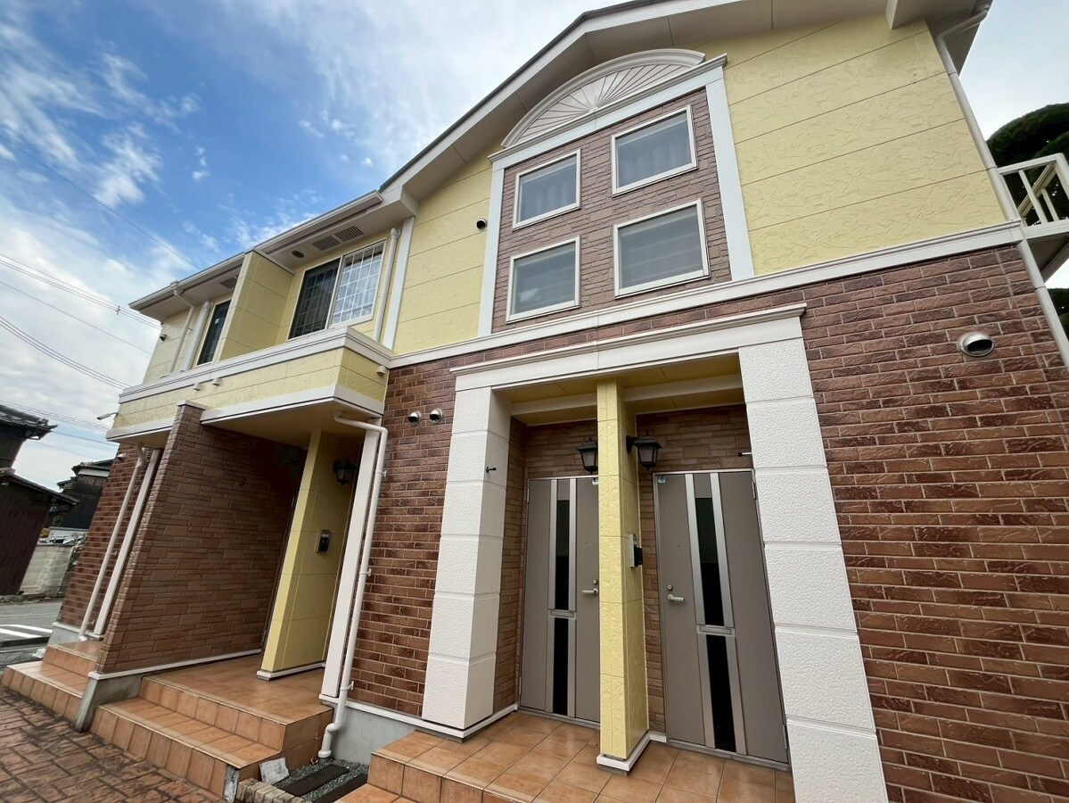 ワイズ コンブリオの物件外観写真