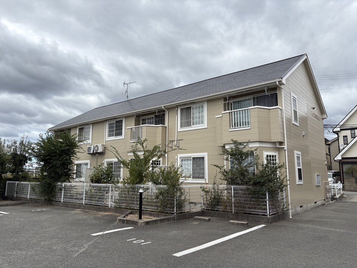 クレストヨコセキの物件外観写真