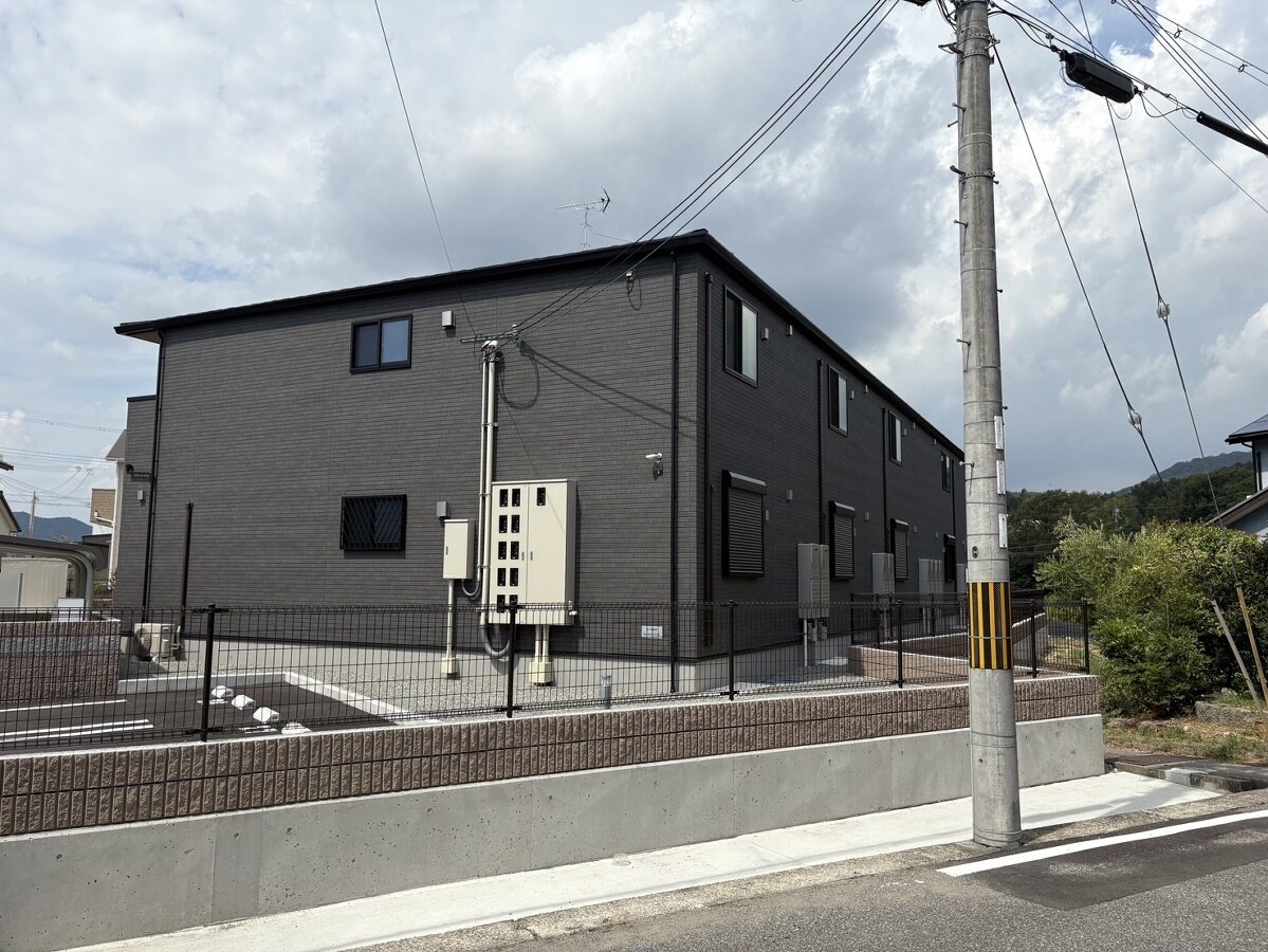 プリマヴェーラBの物件外観写真