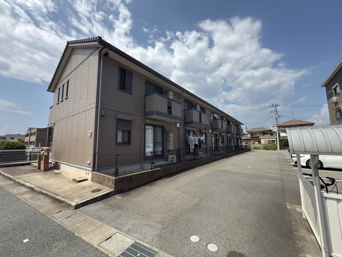 エマーブルの物件外観写真