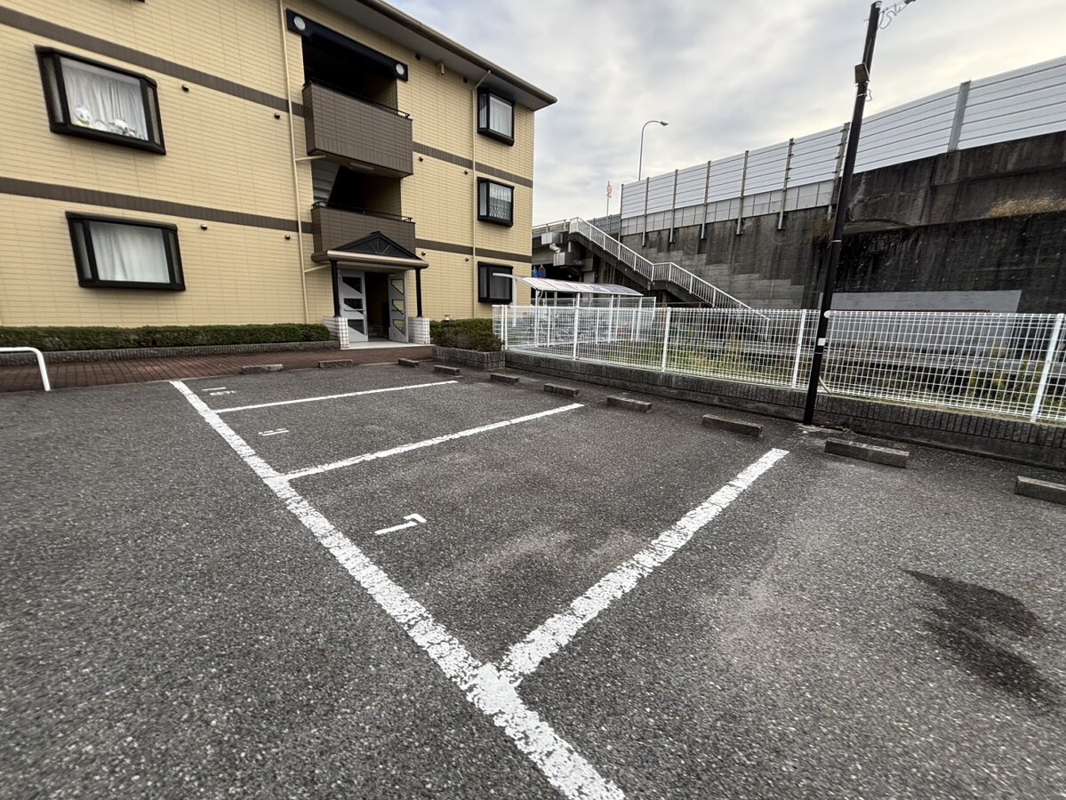 メルヴェーユ大村の物件外観写真