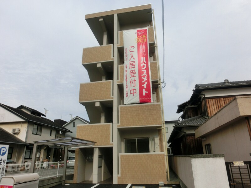 バレンシア三左衛門の物件外観写真