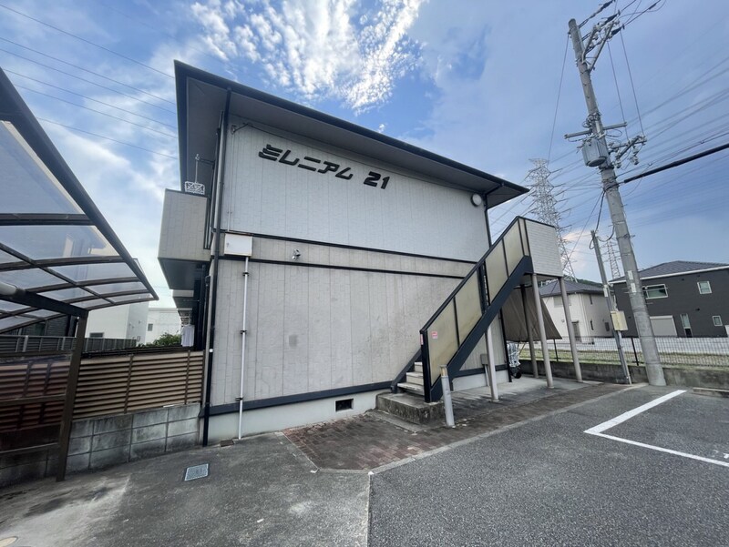 ミレニアム21の物件外観写真
