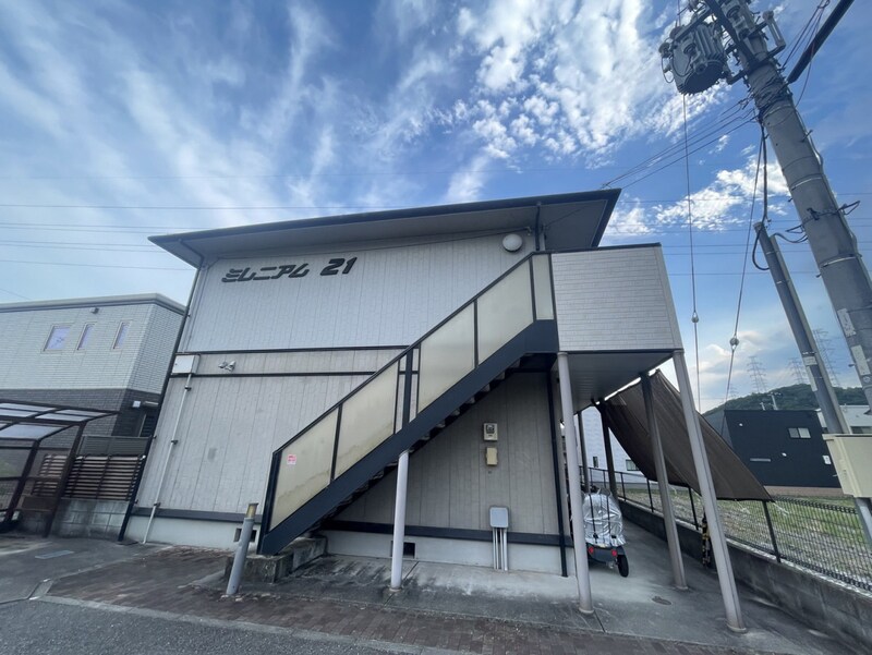 ミレニアム21の物件外観写真