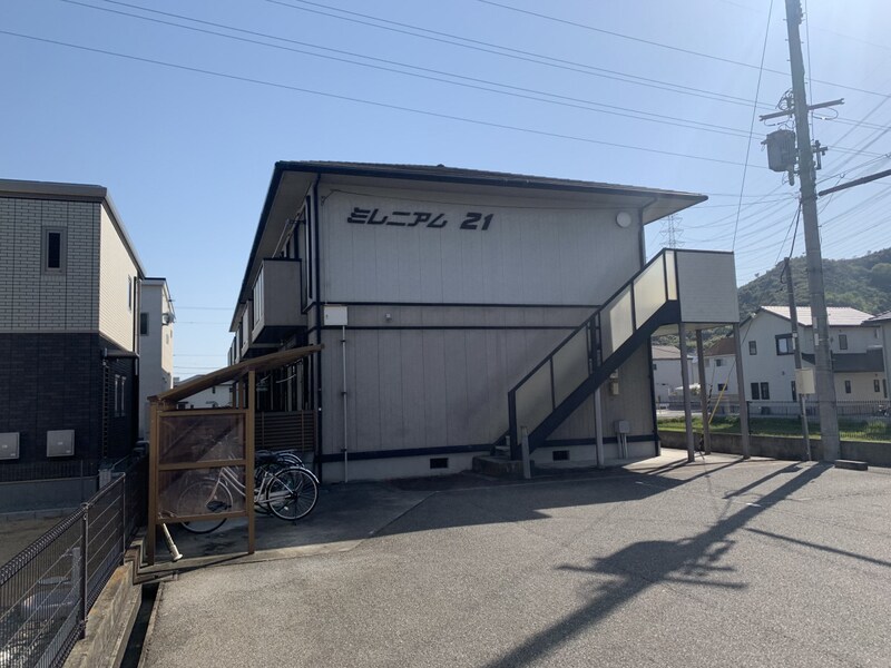 ミレニアム21の物件外観写真