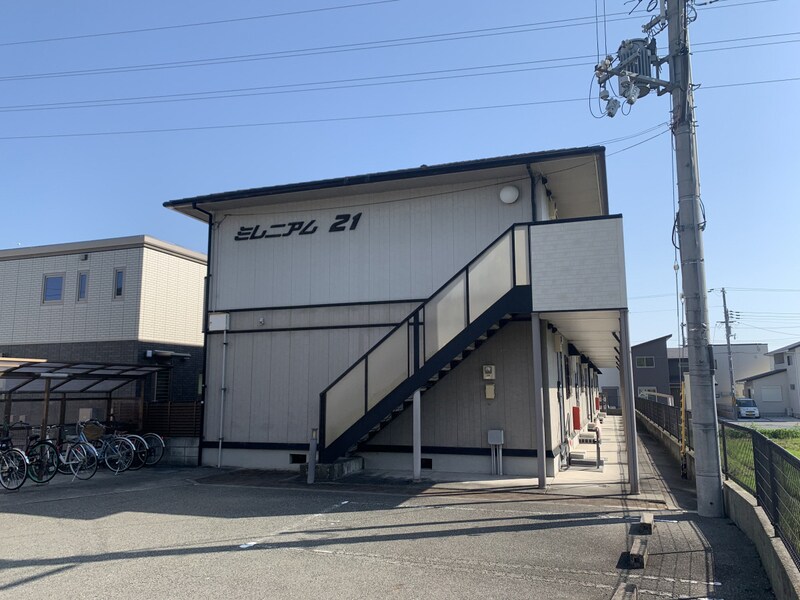 ミレニアム21の物件外観写真