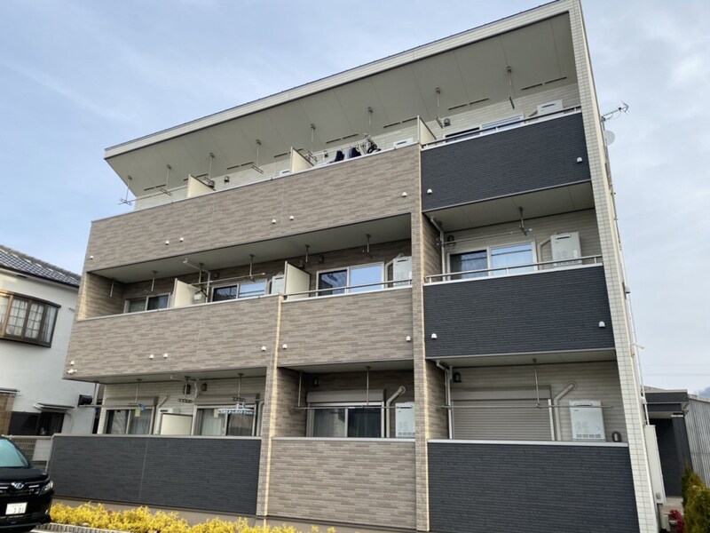 フィールド ミドル・ライペンⅡの物件外観写真