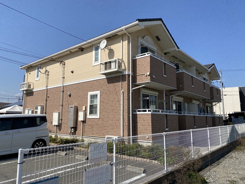 リジュール南条の物件外観写真