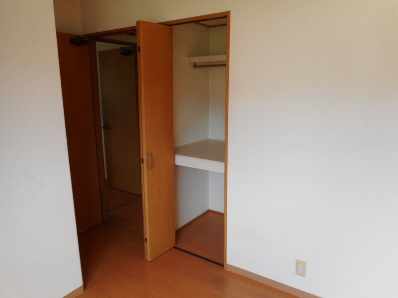 スカイピア B棟の物件内観写真