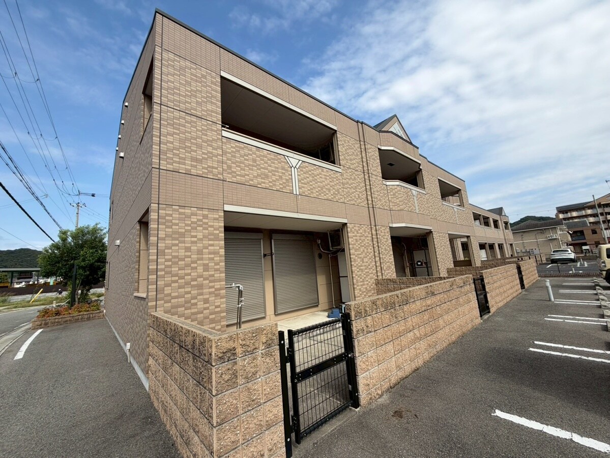 アンプルールの物件外観写真