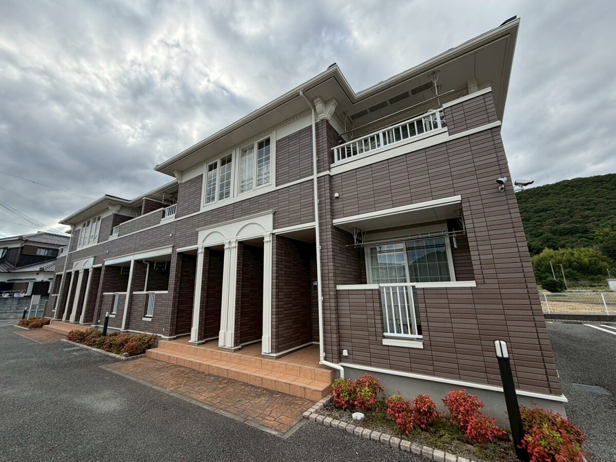 アルト ウンド ユングの物件外観写真