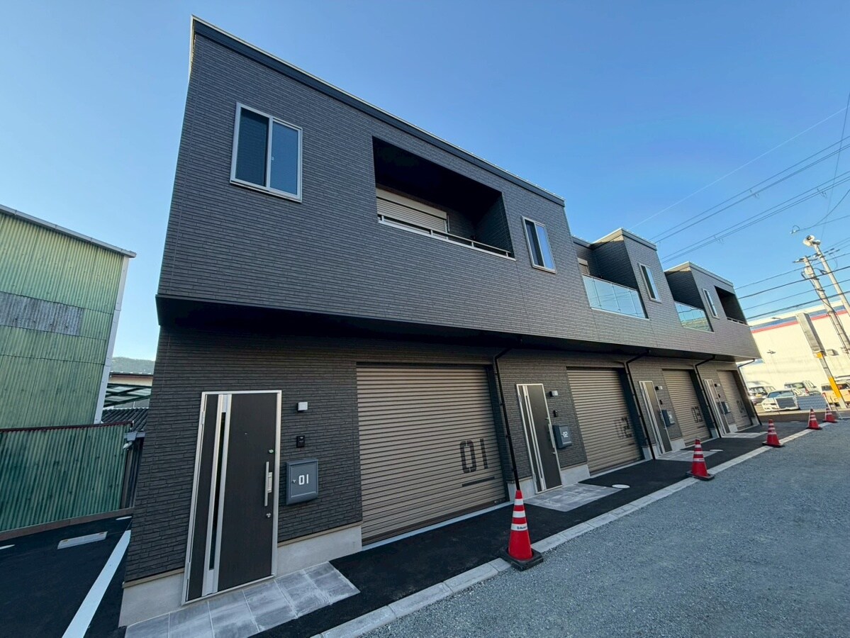 ガレージレガートの物件外観写真