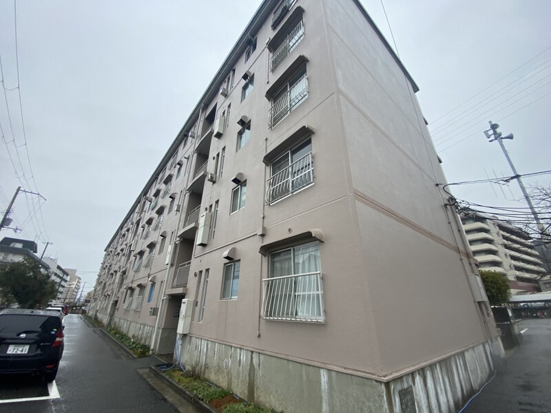 青山年ヶ森ハイツA棟の物件外観写真