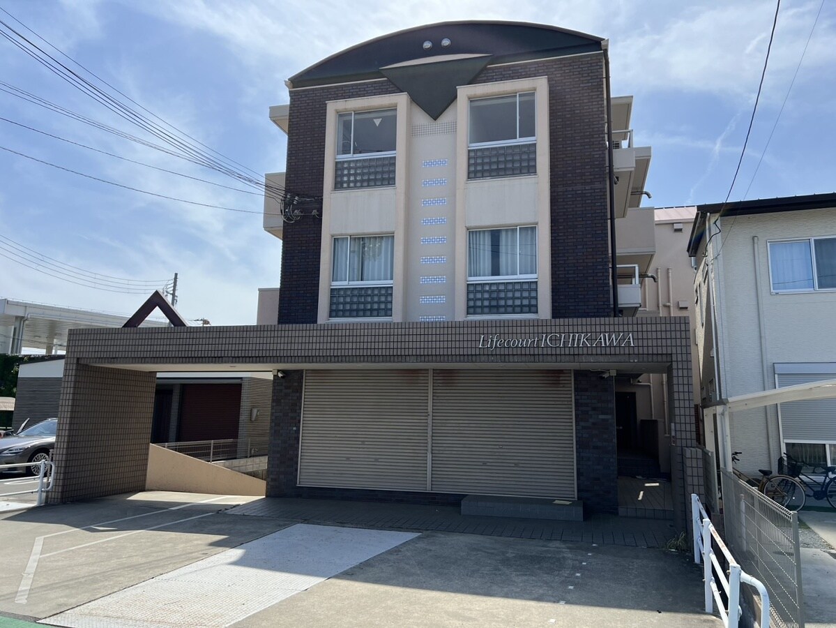 ライフコート市川の物件外観写真