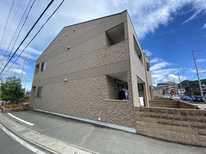 アンプルールの物件外観写真