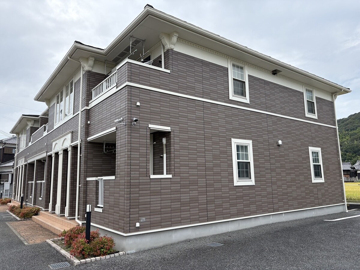 アルト ウンド ユングの物件外観写真