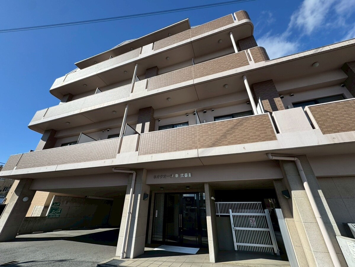 ネオクオーツ幸 弐番館の物件外観写真