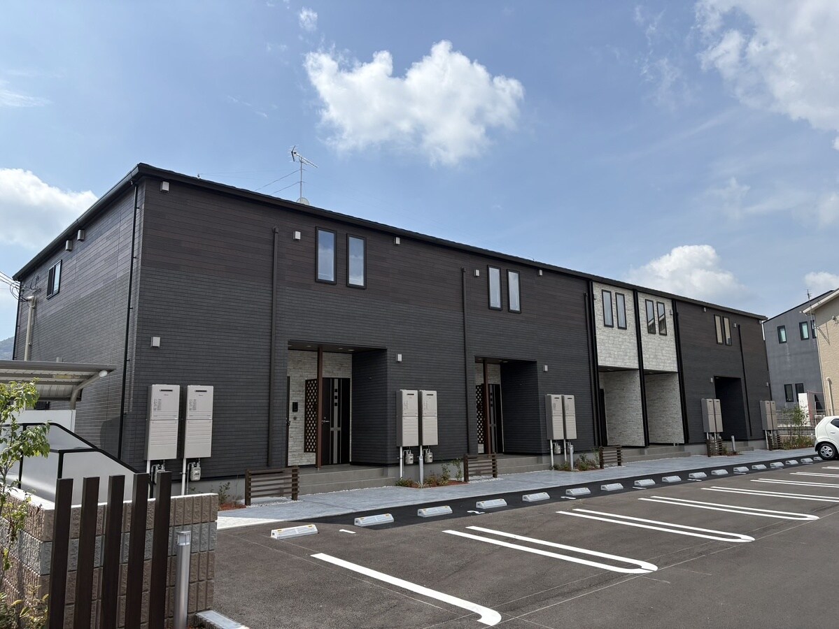 プリマヴェーラAの物件外観写真