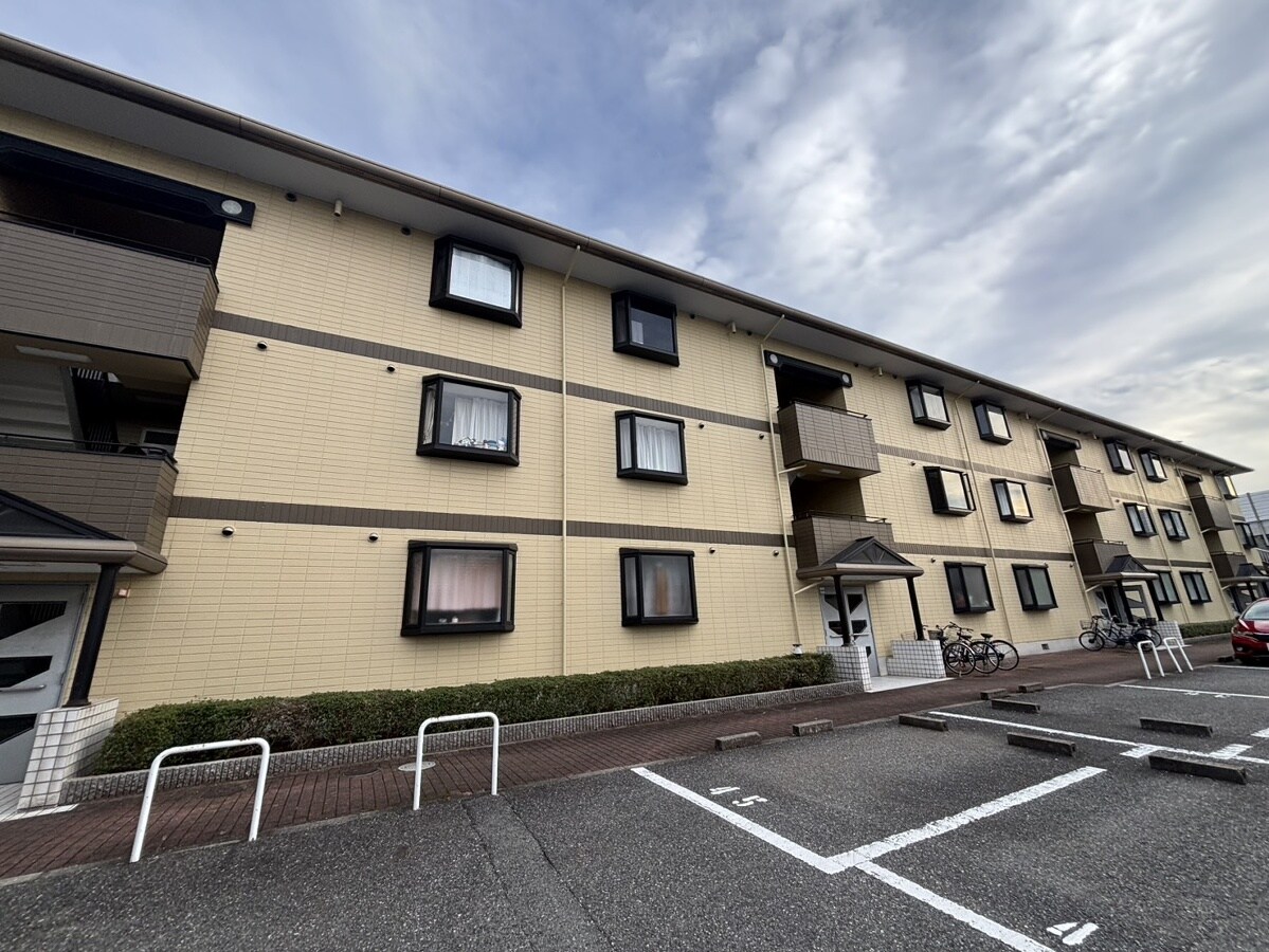 メルヴェーユ大村の物件外観写真