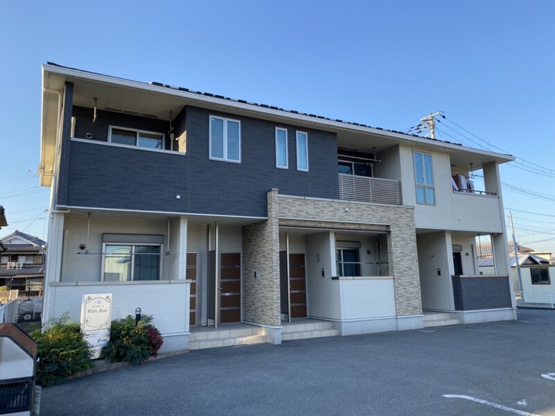 ホワイトローズの物件外観写真