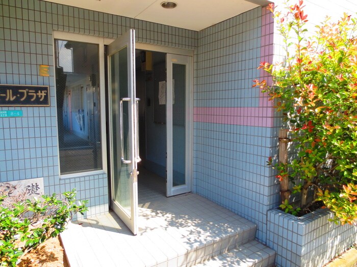 ファミ－ルプラザの物件外観写真