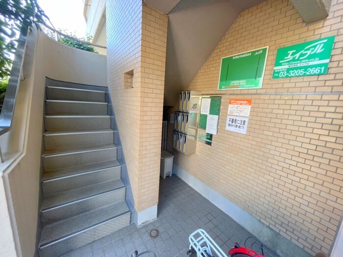 上高田フラッツの物件外観写真