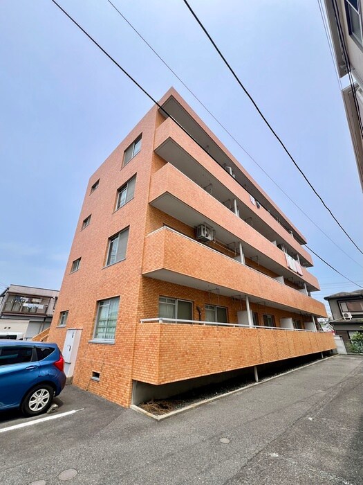 メナーフジの物件外観写真