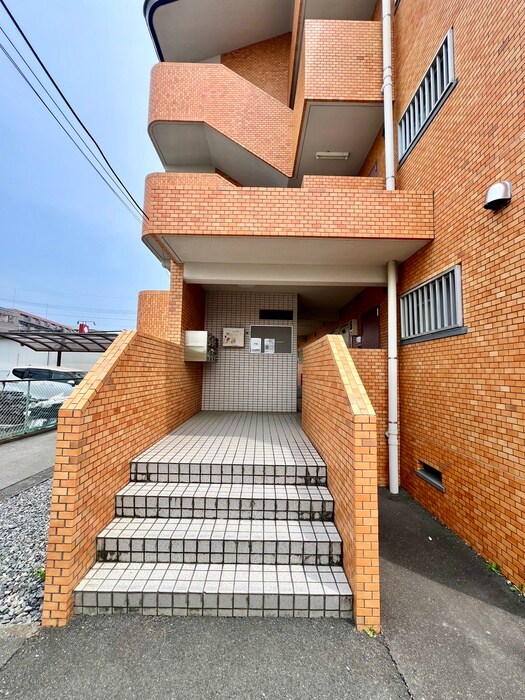 メナーフジの物件外観写真