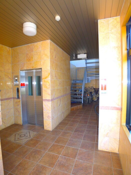 野崎ビルの物件外観写真