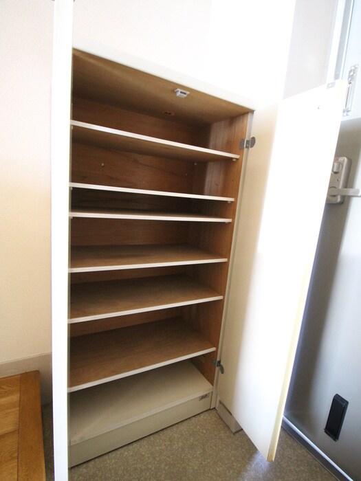 ロイヤルドーム１３０２の物件内観写真