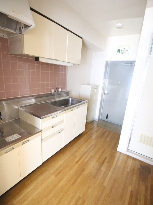 ロイヤルドーム１３０２の物件内観写真