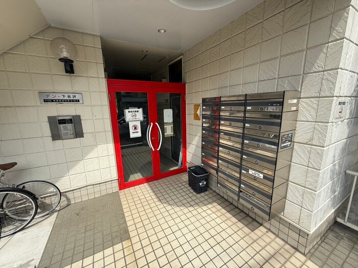 デン下北沢の物件外観写真