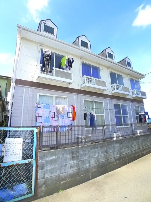 レオパレステジマの物件外観写真