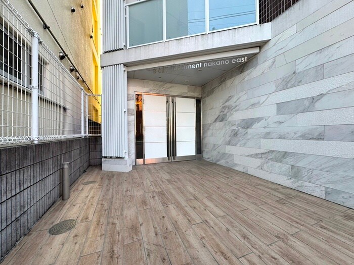 B CITY APARTMENT NAKANO EASTの物件外観写真