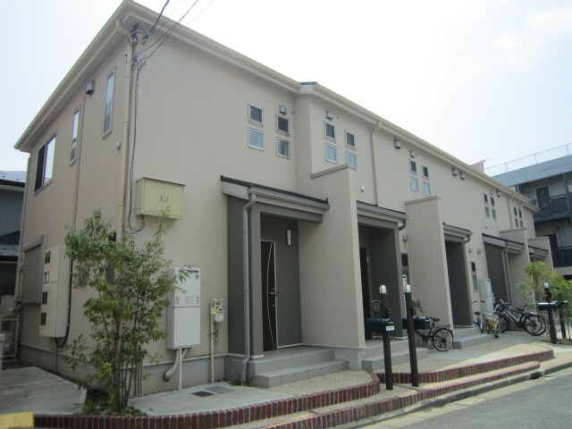 ヴェリナ・フォ－の物件外観写真