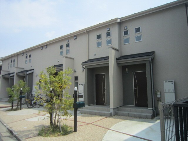 ヴェリナ・フォ－の物件外観写真