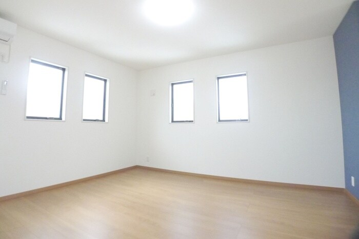 ウインドレスブルーの物件内観写真