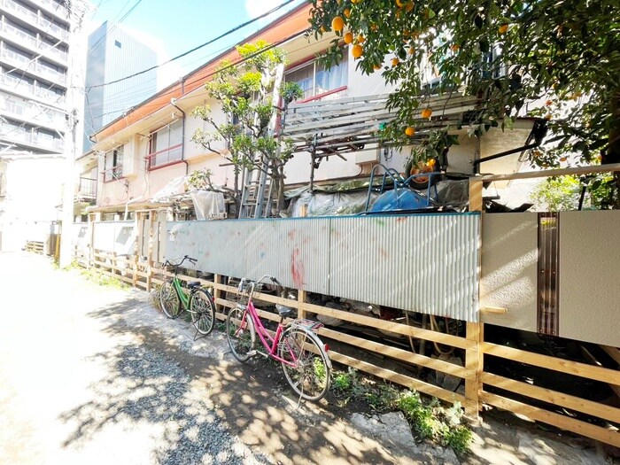 秋山アパ－トの物件外観写真