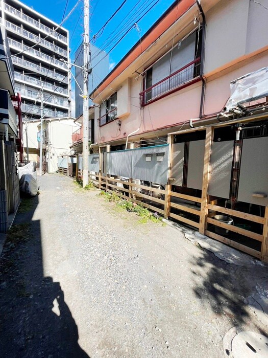 秋山アパ－トの物件外観写真