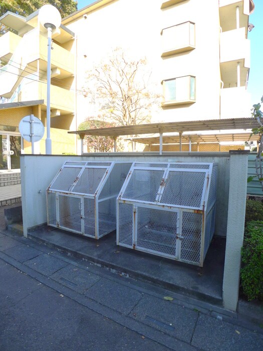 信栄マンションの物件外観写真