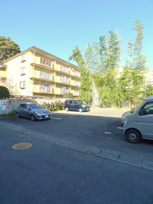 信栄マンションの物件外観写真